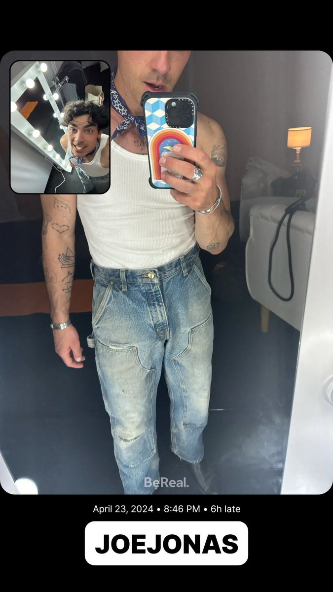 joe_jonaswife's tweet image. ME AND MY MAN @JOEJONAS BOTH WEARING BLUE 💙💙 #MATCHINGCOUPLE 
bere.al/joejonas