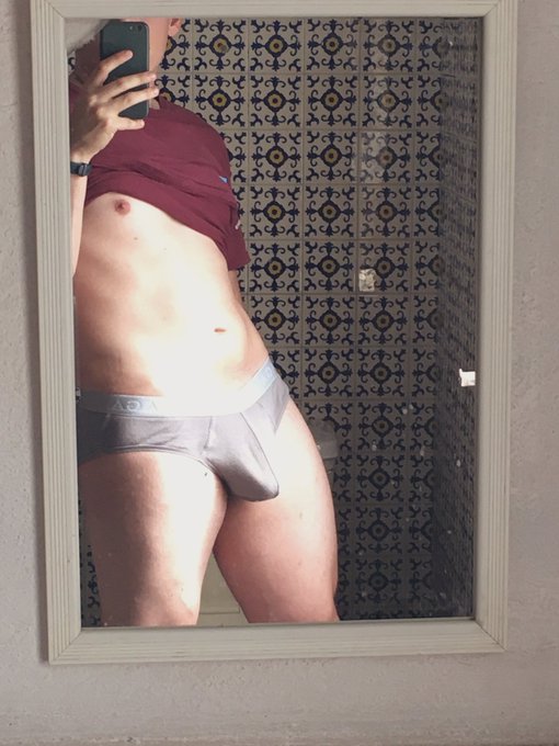 &iquest;Con calz&oacute;n o sin calz&oacute;n? &iquest;O t&uacute; me lo quitas? 😈🔥🥵💦  RT🔁 DM✉️  @CulioneroFilms @Universal_C_xxx @XXXaRRoz