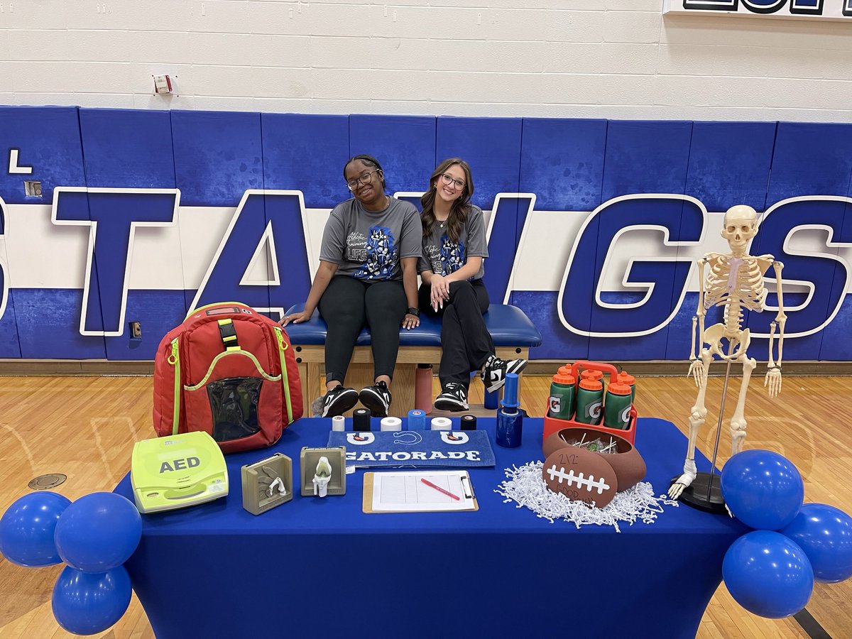 Mustang Round Up (after 1st day of spring fb) was a success ✅✅!

#taylormade #taylorpride #theblueprint #mfnd 🔵⚪️🔵⚪️