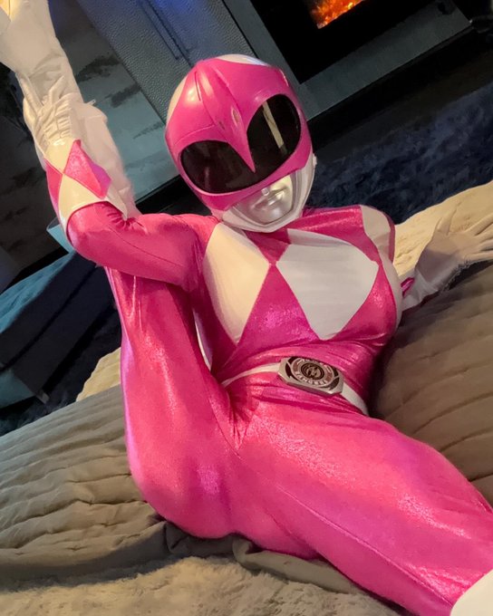 When he asks me to wear something cute for him. 💗😏 #powerrangers #pinkranger https://t.co/ktXf6XmlJo<a href="/tag/powerrangers"class="tags"><span>#powerrangers</span></a><a href="/tag/pinkranger"class="tags"><span>#pinkranger</span></a>