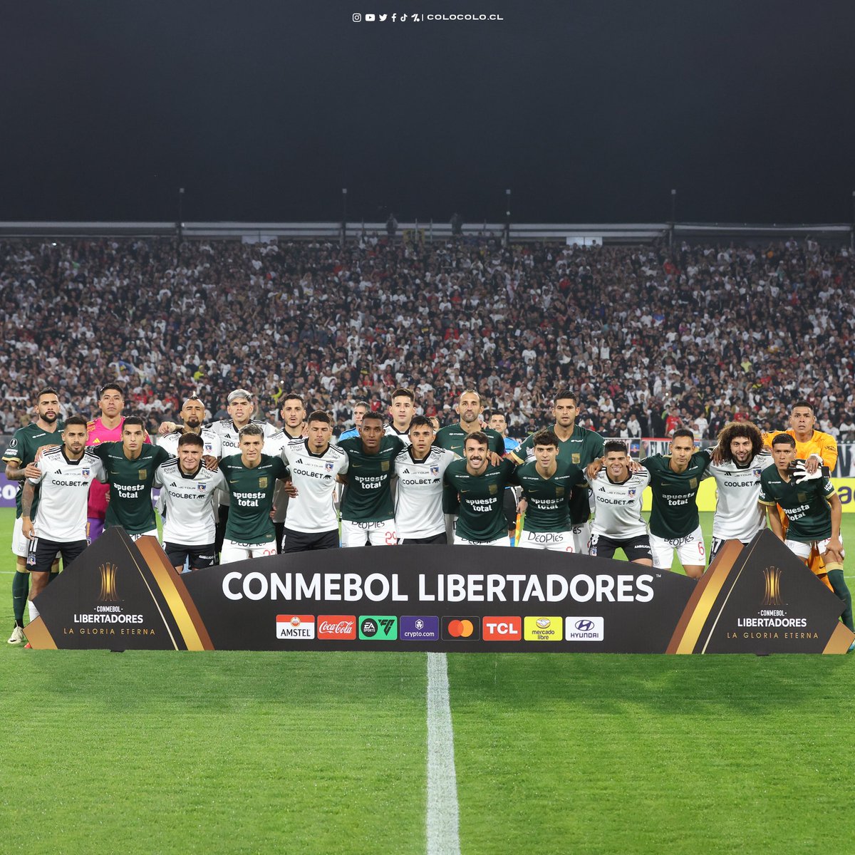 ColoColo's tweet photo. 𝑯𝑬𝑹𝑴𝑨𝑵𝑫𝑨𝑫 ⚪️⚫️🤟🏼 https://t.co/ozJUqrY2l1