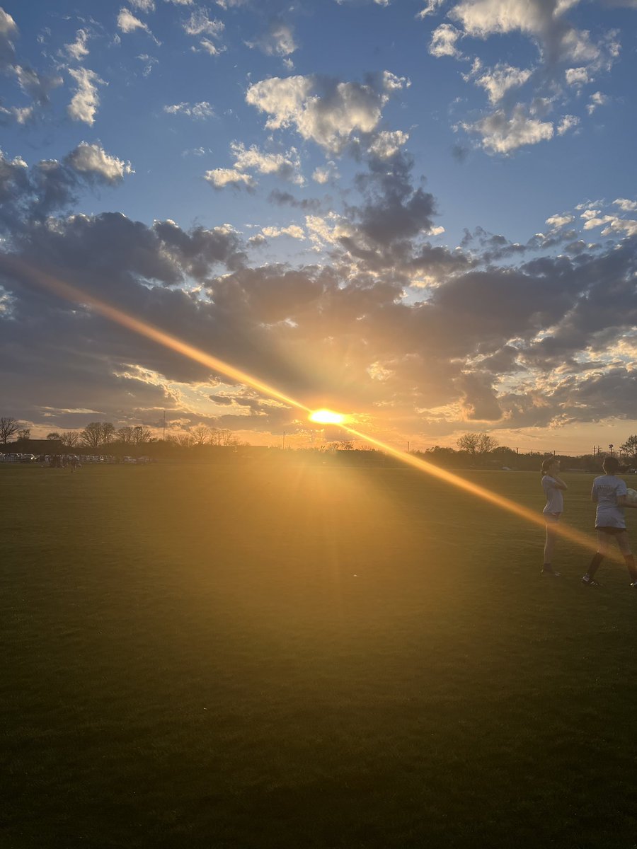 Training sunsets  💙⚽️#MyHappyPlace 

@chiINTER @ImYouthSoccer @ImCollegeSoccer @girlssoccernet