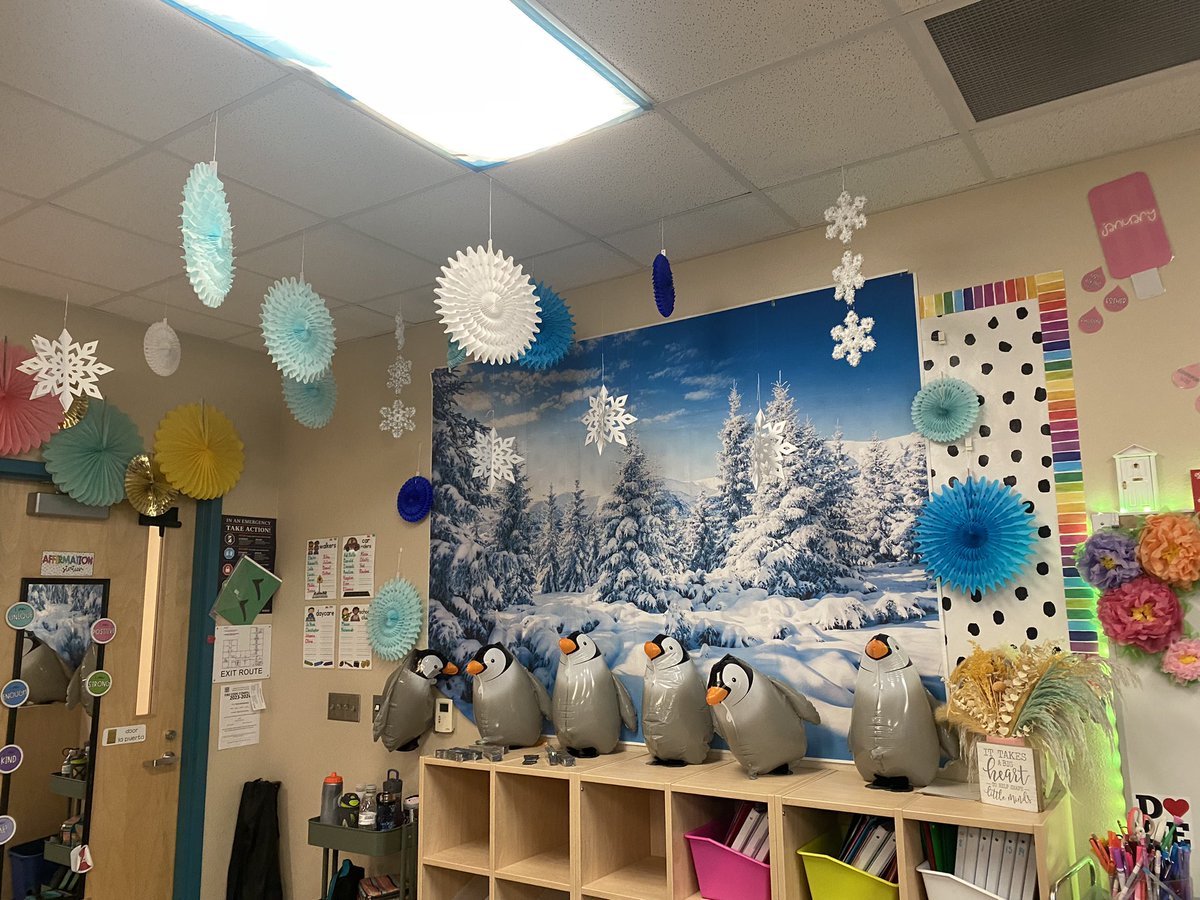 MrsAtkinsin2nd's tweet photo. My 2nd grade readers are in Habitat Heaven! This thematic unit has been a blast so far! We are wrapping up our study of informational text and will start reading stories with these habitats as the setting next week 🐠🦋🐧🦒 @DreamLakeApopka @ClentonMartin https://t.co/IMqvGDhELj