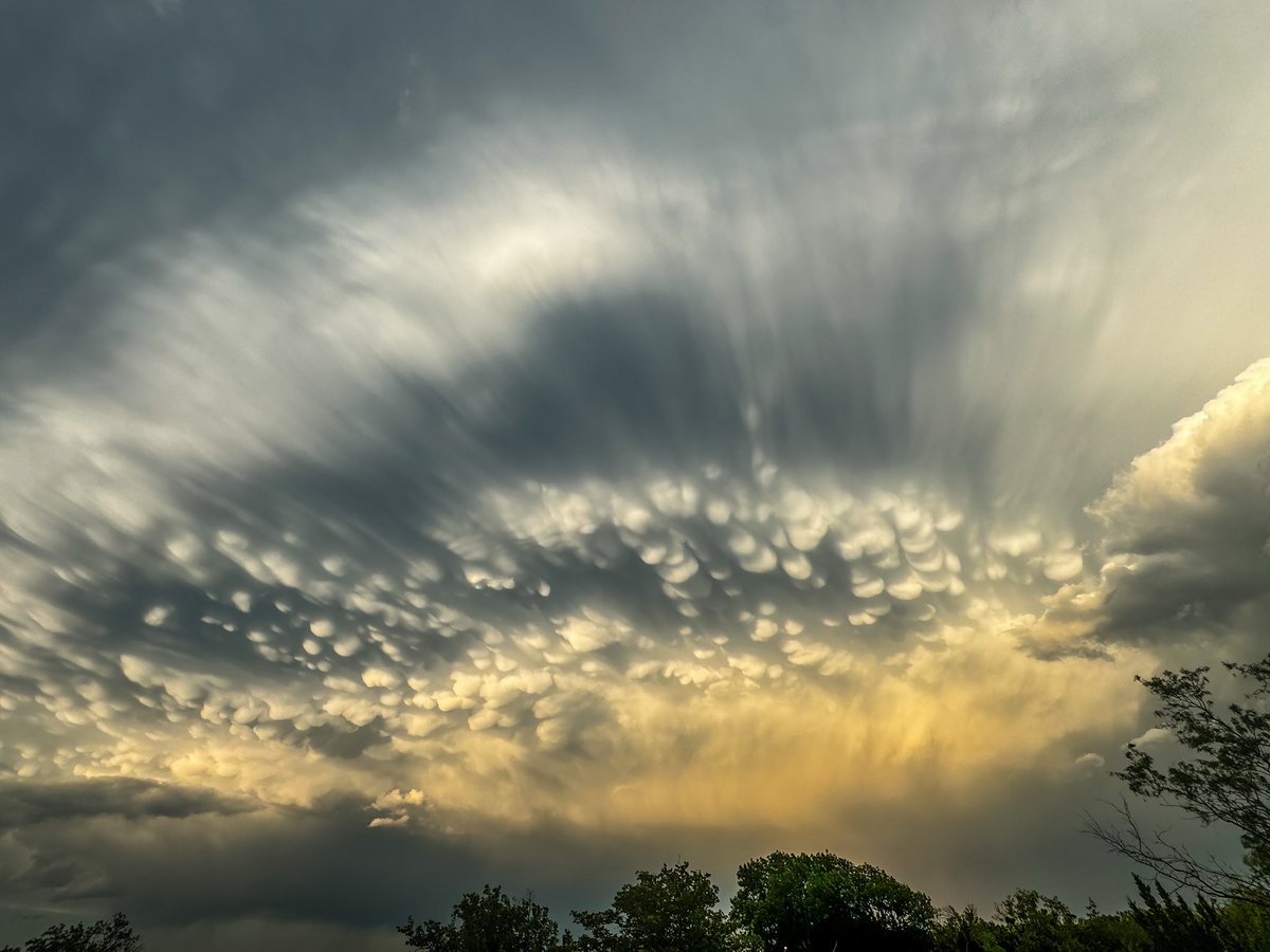 Sweetwater, TX checking in with an absolutely insane mamattus show!!!! #txwx @SevereStudios @ReedTimmerUSA @ryanhallyall