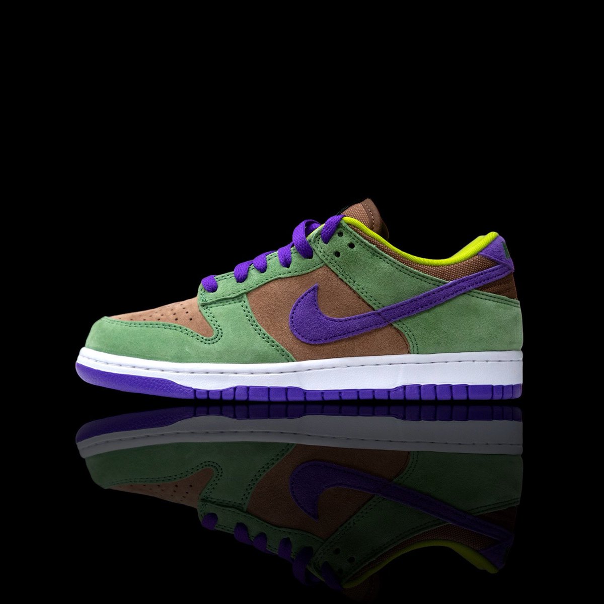 Nike Dunk Low “Veneer” 04.25 If you haven’t already, make sure to download our APP to view upcoming releases and more! #streetgameusa #nikedunklow #shoelover #kickstagram #nike #dunklow #itsaneighborhoodthing #footwear #cultclassic #classic #veneer