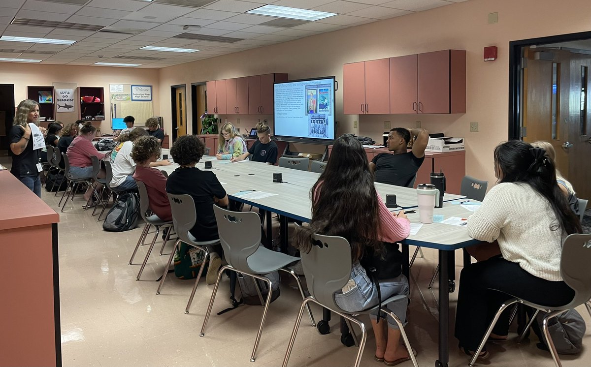 US History classes participated in a US History review through 3 rotations with Mr. Kulp, Ms. Ortiz, and Ms. Jursik. Students rotated to each teacher every fifteen minutes using the main areas of the SRHS Media Center: the Classroom, Learning Cove, and Conference Room.