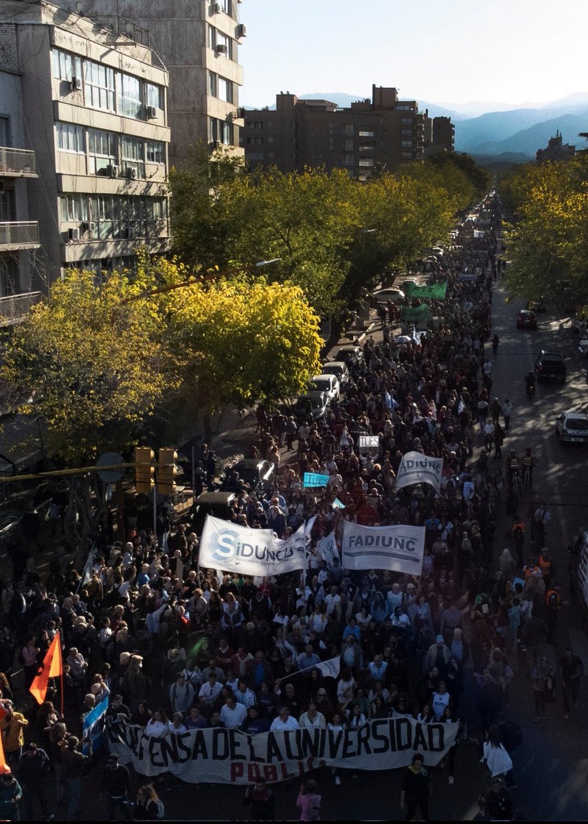 NicolasdelCano's tweet photo. Más de 1millón de personas en la #MarchaUniversitaria en todo el país. Hay fuerza para defender la universidad pública y para derrotar todo el plan de ajuste de Milei. https://t.co/JpGUwhu4eP