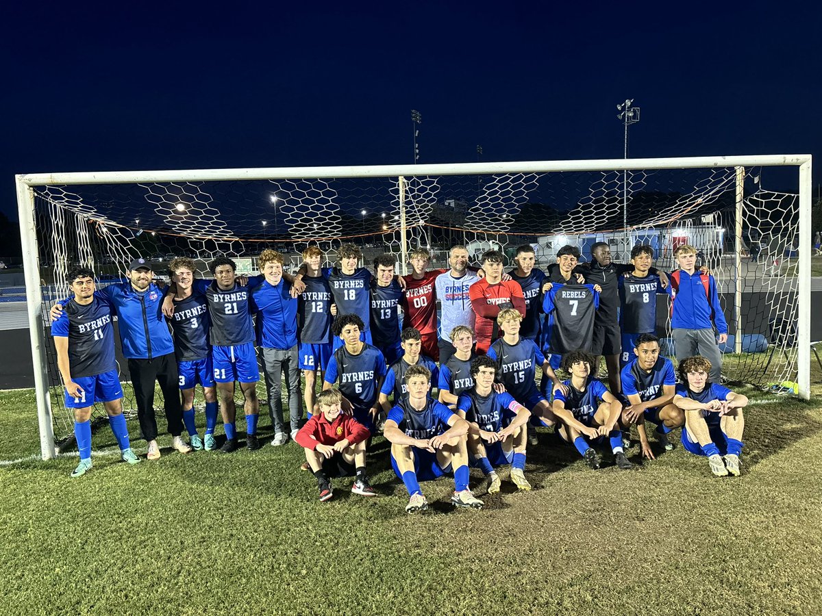 GreerNewsSports's tweet photo. Look what it means. 

Byrnes soccer finishes 7-1 in 5-A Region 2 to become region champs for the first time in program history. 

Olé! https://t.co/wOPHeyKkOI