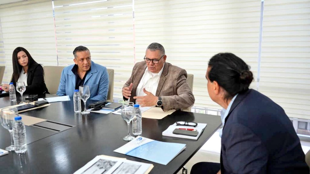 LealTelleria's tweet photo. Excelente reunión con @AlexNSaab, presidente del @CiipVen, que permitió delinear estrategias y acciones que vienen a fortalecer nuestro propio camino de crecimiento productivo, de seguridad y soberanía alimentaria de nuestro pueblo. Venezuela será  potencia alimentaria mundial. https://t.co/pdbWkm1ECD