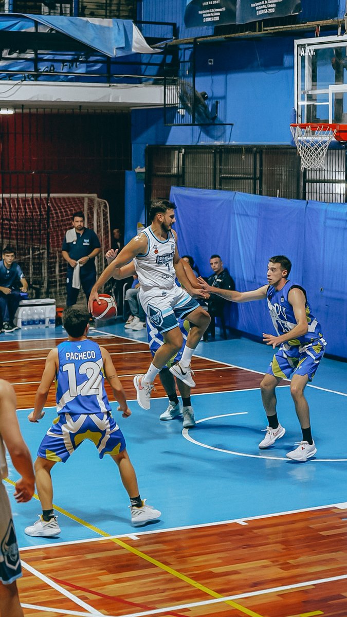 Liga Federal de Básquet, victoria de <a href="/SportivoEscobar/">Club Sportivo Escobar</a> 82 a 72 ante Ateneo Popular Versailles. Con este resultado se ubica segundo en su zona.