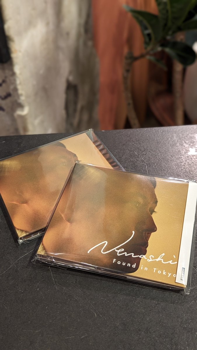 mizue73's tweet photo. 渋谷のタワレコ行って来ました🏃‍♀
1stアルバム
『Found in Tokyo』
リリースおめでとうございます♡
#Nenashi #FoundinTokyo https://t.co/8XEeHw8sIQ