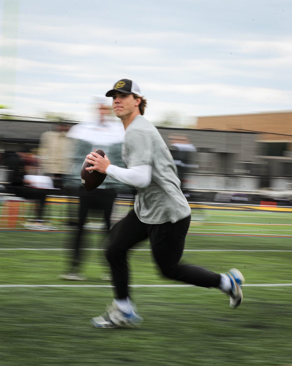 Elite11's tweet photo. 𝑴𝒐𝒕𝒊𝒐𝒏 (𝑛𝑜𝑢𝑛): the action or process of moving or of changing place or position. 🎯 https://t.co/LMHVClaWSt