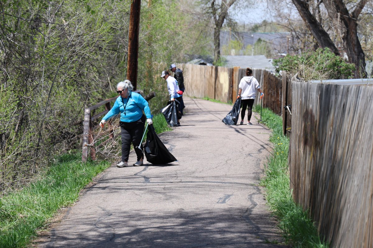ssprd's tweet photo. Today our employee Wellness Committee hosted a #TrailCleanup along the Bear Creek Trail in the @CitySheridanco! The group removed eight bags of trash from the trail, adjacent parks (Bobcat and Wildcat) and the banks of the South Platte River, which the trail follows. ๐ https://t.co/PyX5iKISD5