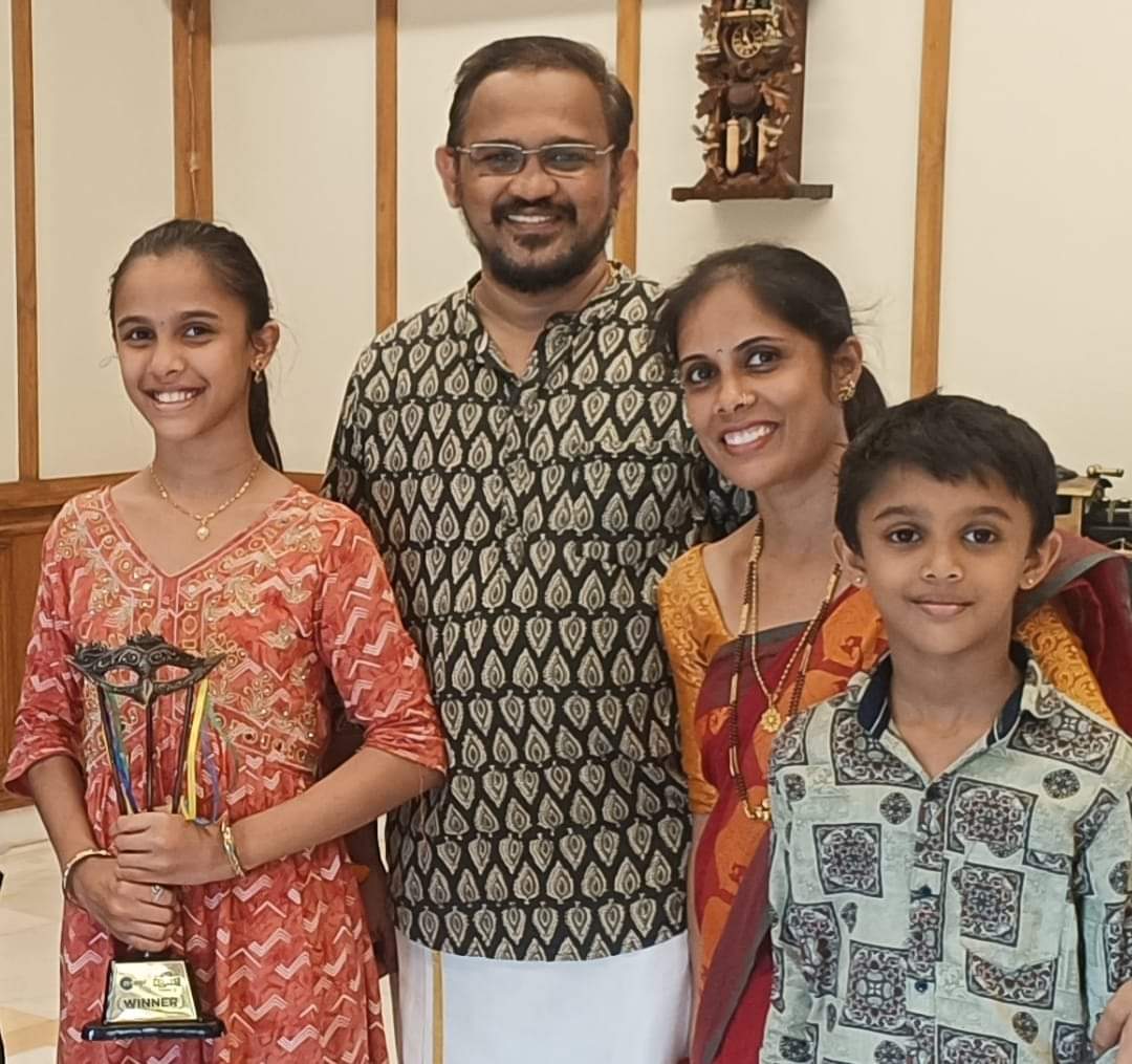 kundeshwar's tweet photo. ಮಗಳು Rishika Kundeshwara drama ಜೂನಿಯರ್ಸ್ ವಿನ್ನರ್ ಆಗಿದ್ದಾಳೆ. ವಿಷ್ಣು ಕೂಡಾ ಜತೆಯಾಗಿ ಟೈಟಲ್ ಗೆದ್ದಿದ್ದಾನೆ.
ಈ ಪಯಣದಲ್ಲಿ ಪ್ರತ್ಯಕ್ಷ, ಪರೋಕ್ಷವಾಗಿ ಬೆಂಬಲಿಸಿದ ಎಲ್ಲರಿಗೂ ಧನ್ಯವಾದ.
ಕಲಾ ಪೋಷಕ, ಪ್ರೋತ್ಸಾಹಕ, ರಿಯಾಲಿಟಿ ಶೋಗಳ ರೂವಾರಿ, ಸ್ವತಃ ಕಲಾವಿದ, ಕಲಾ ಪ್ರೇಮಿ Sharanayya T
ನಿರ್ದೇಶಕರಾದ
Anil Kumar J ನಿಮಗೂ ವಂದನೆ. https://t.co/xdL8OnTkxU