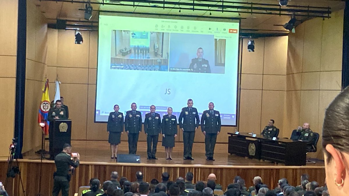 HuilaPolicia's tweet photo. ¡Estamos felices y orgullosos¡ el señor coronel William Javier Lara Avendaño fue seleccionado para adelantar Curso Estratégico de Seguridad Pública #CESEP para aspirar al grado de brigadier general. Un reconocimiento a la vocación de servicio por los opitas y los colombianos. https://t.co/HTmAIB2WOV