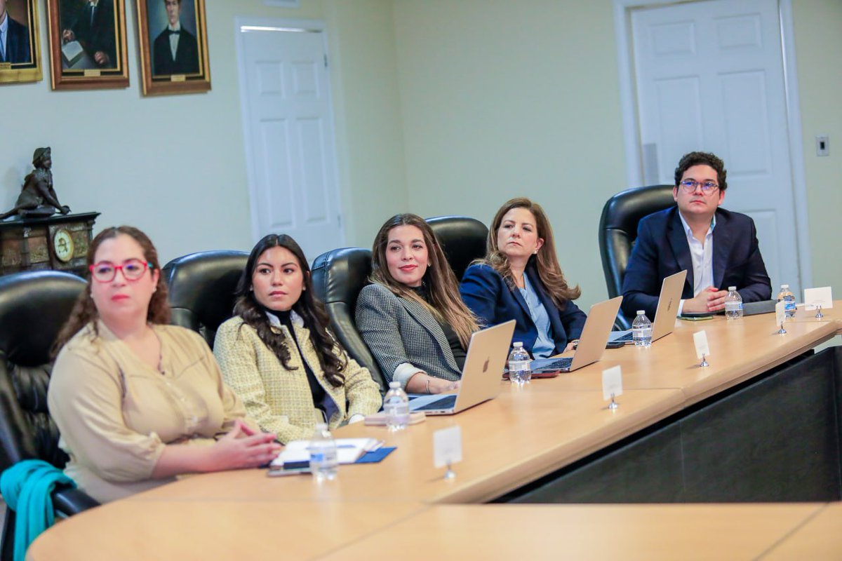 Adriana Mira tweet media