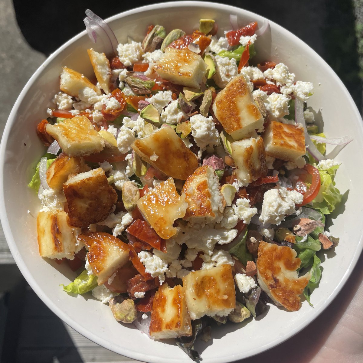 astarvingangel's tweet photo. LUNCH

No clue how many calories probably like 550 https://t.co/BH0q6b2UG5
