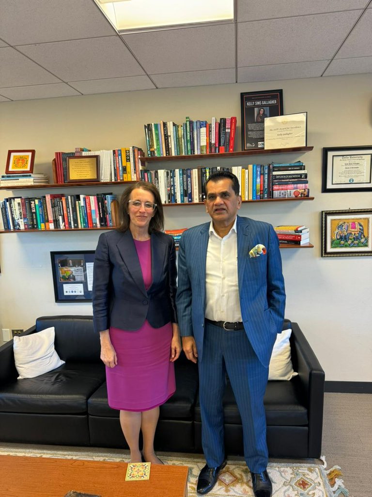 Had a wonderful meeting with @kellysgallagher, Dean @FletcherSchool at @TuftsUniversity Boston. We discussed the India Story with special emphasis on green development and climate finance. Was also given a tour of the lovely campus.