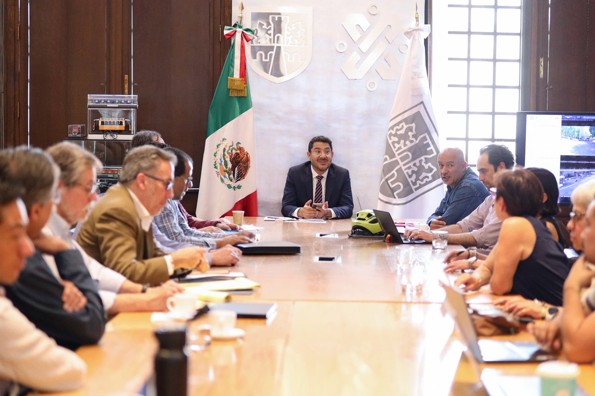 Esta tarde encabecé los Gabinetes de Trolebús, Cablebús y Tren Interurbano, para dar seguimiento a estas obras.