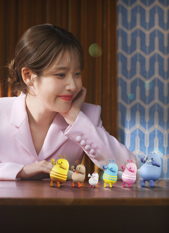 ff__516's tweet photo. 우리금융그룹, 아이유와 광고모델 계약 2년 연장 (출처 : 스포츠서울 | 네이버 뉴스) https://t.co/ol2JvFBYpq https://t.co/C7boO7eInG