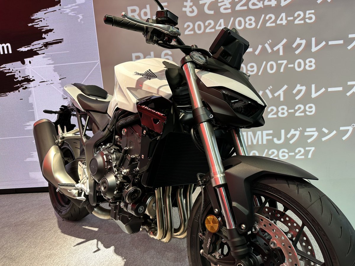 Naotin_Rider's tweet photo. 垢動かしてなかったついでに名古屋モーターサイクルショー3年目も皆勤賞してきた報告
いやぁ...新ホネタイプです...
大型乗るならZ1000がいいと思ってたけど、新ホネもストファイフォルムで似てるから惚れ惚れしてしまったなぁ...どうせホーネットオーナーなら大型もホーネットにしてしまおうかなあw https://t.co/xZ7ItptlIv