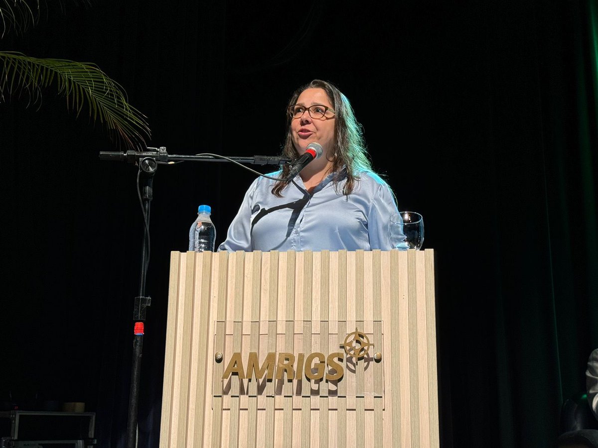 tanisesabino's tweet photo. Hoje aconteceu o III Seminário Autismo em pauta: diagnóstico, tratamento e inclusão promovido pela Frente Parlamentar da Saúde Mental da @camarapoa e pela  @AMRIGS. Obrigada @AMRIGS pela parceria. https://t.co/ZZ5yOA3ObK