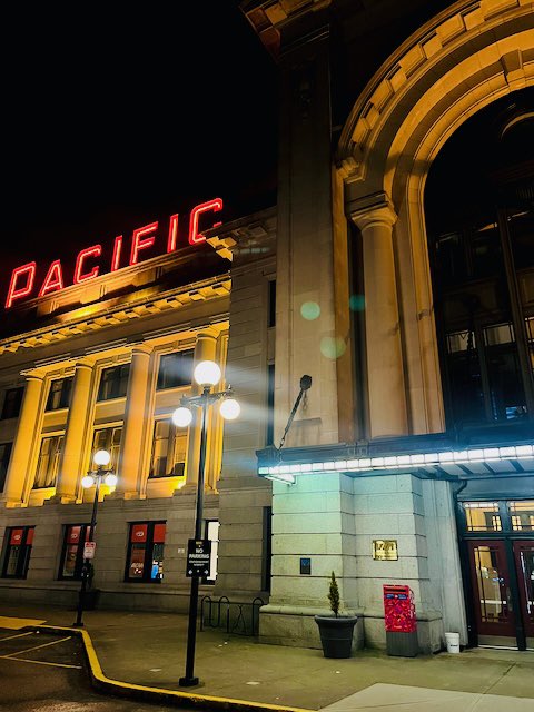 Photos from last weekend’s overnight, trip on the train, to Portland, Oregon. Portland is such a delight and the train ride so relaxing. 
#solotravel #portlandoregon #amtrak