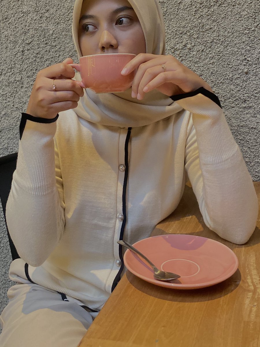 motiyangpertama's tweet photo. @OOTDFESS cardi sejuta umat https://t.co/9DFqLp47Yh