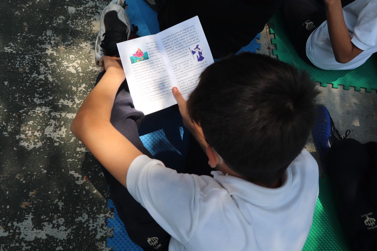 IEEPOGobOax's tweet photo. En el marco del #DíaDelLibro la Dirección para la Atención de los Derechos Humanos del IEEPO organizó la lectura del libro "El Temido Enemigo”, donde participaron alumnas y alumnos del nivel secundaria del Instituto San Felipe. https://t.co/rRwHWgry9F