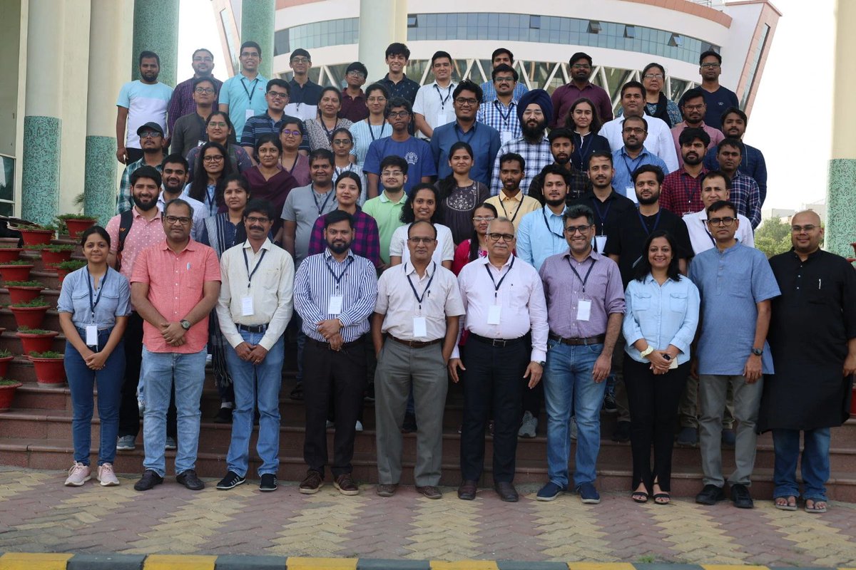 An exciting 3-day workshop on computational oncology @IITPAT co-organised with @pksri09, with generous support from Param Hansa Philanthropies. Great enthusiasm among speakers & participants across disciplines (CS, Biotech/Bioinfo, Oncology (MBBS), Maths) & industry colleagues.🧵