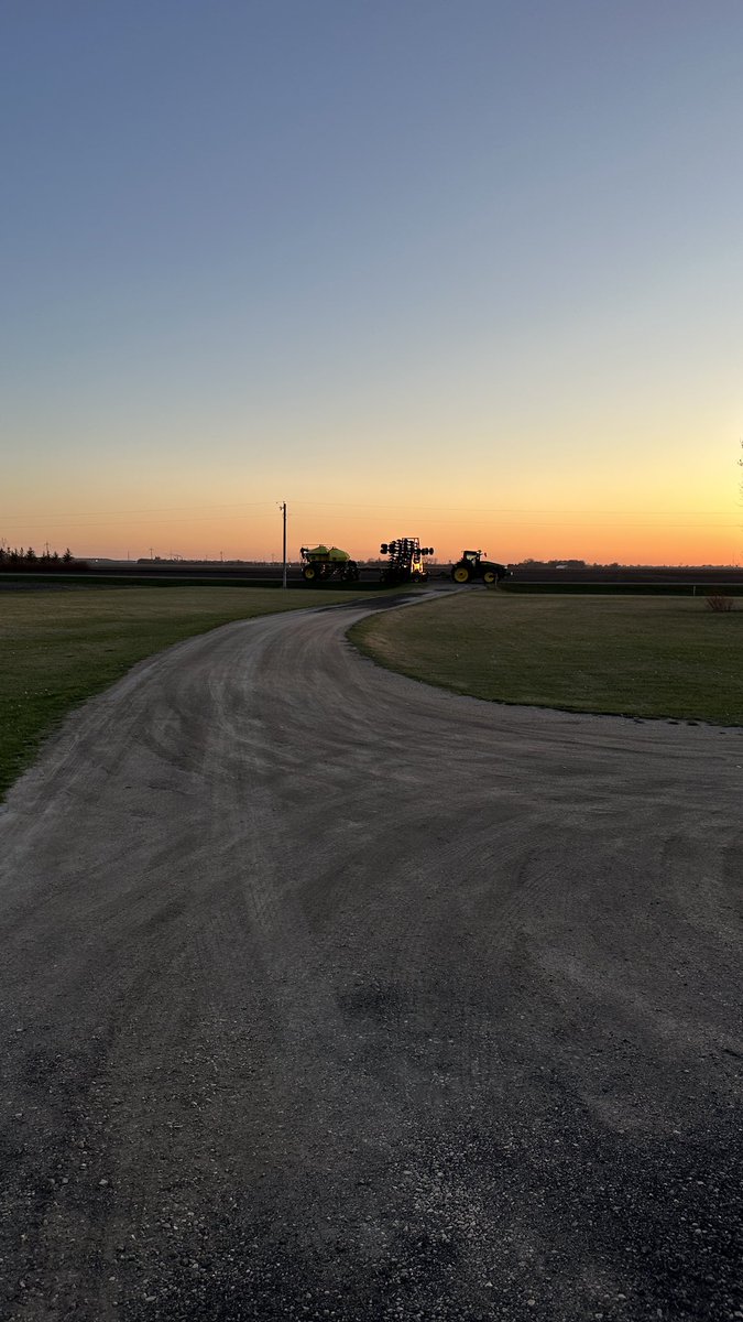 I love where we live and I get the opportunity to stop by our house between fields, say goodnight to the kids, and then continue on with my evening. #blessed #plant24 #AgTwitter #AgX