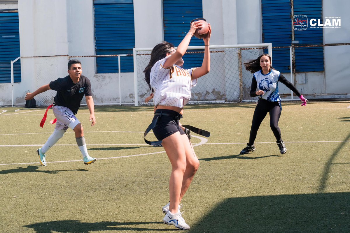ColegioCLAM's tweet photo. CLAM cuenta con cancha de fútbol 7 propia empastada, con gradas y vestidores, aquí nuestros Halcones practican fútbol y tocho bandera. ¡La mejor prepa! https://t.co/PQDJfhMRCE