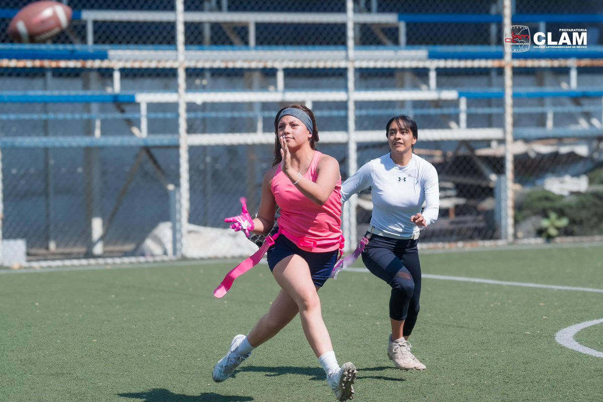 ColegioCLAM's tweet photo. CLAM cuenta con cancha de fútbol 7 propia empastada, con gradas y vestidores, aquí nuestros Halcones practican fútbol y tocho bandera. ¡La mejor prepa! https://t.co/PQDJfhMRCE