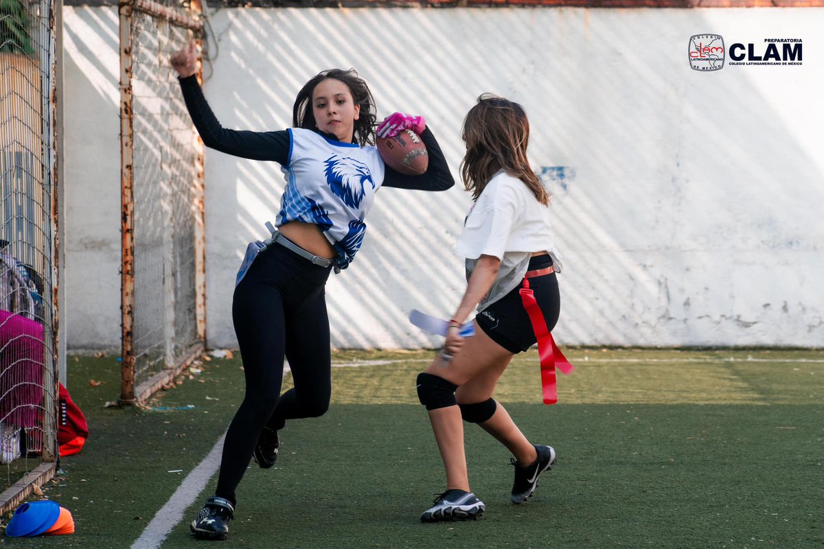 ColegioCLAM's tweet photo. CLAM cuenta con cancha de fútbol 7 propia empastada, con gradas y vestidores, aquí nuestros Halcones practican fútbol y tocho bandera. ¡La mejor prepa! https://t.co/PQDJfhMRCE
