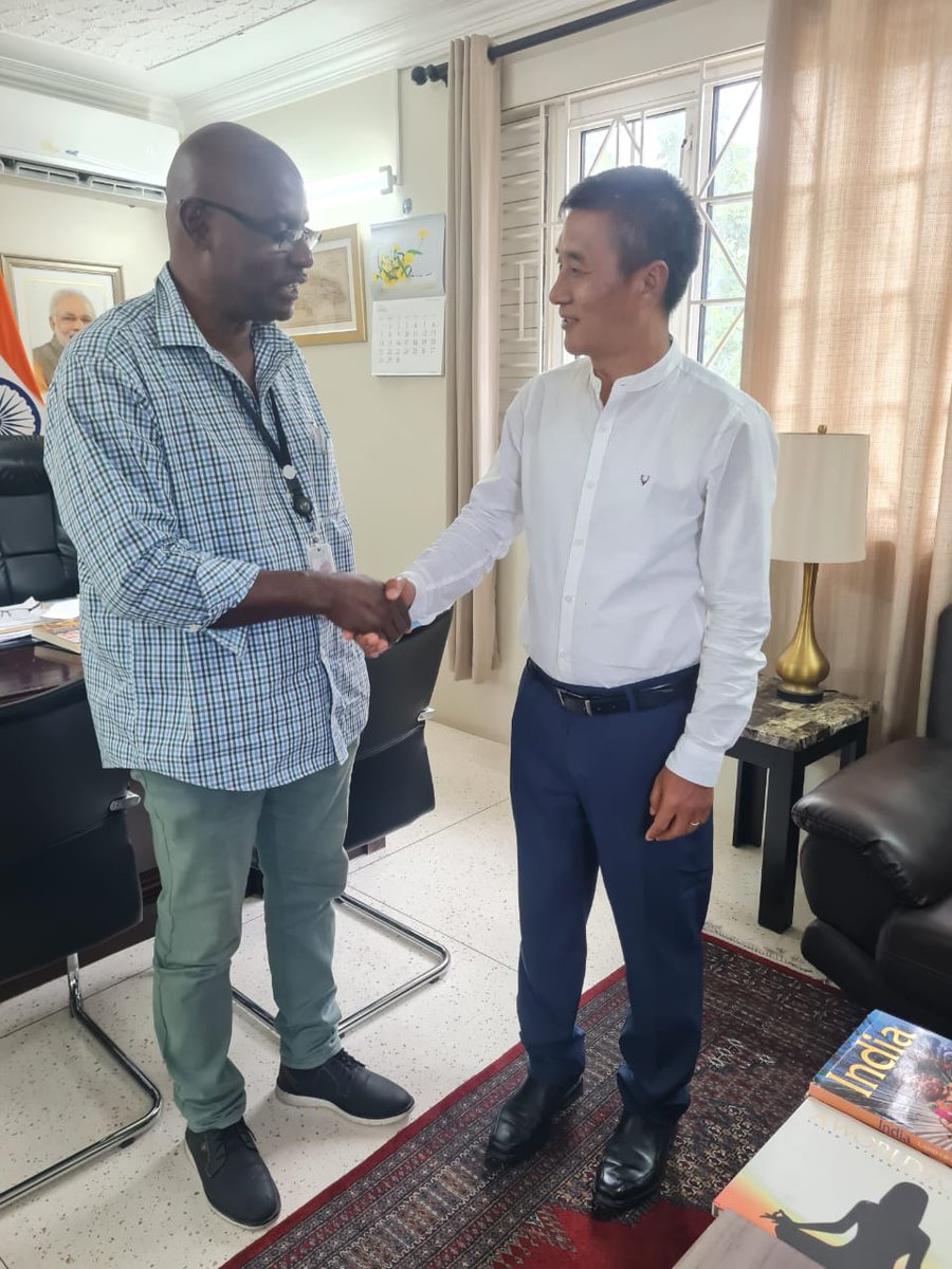 Mr. Brazel Wright, employed under the National Works Agency, GoJ, recently completed a specialized course under the ITEC program run by GoI. He visited High Commission of India to express gratitude to the High Commissioner Mr. R. Masakui. @MEAIndia @mygovindia @mfaftja @iccr_hq