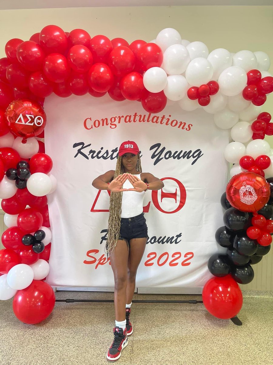 miwakostory's tweet photo. Happy 2nd Deltaversary to my Soror Daughter and her linesisters of D.S.I.N.D.E.L.I.B.L.E. ๐บ๐
Two years down and lifetime to go!
AOMLโค๏ธ
#Lambda #Spr22 #thedeuce #legacy https://t.co/DVEIJfzhXL