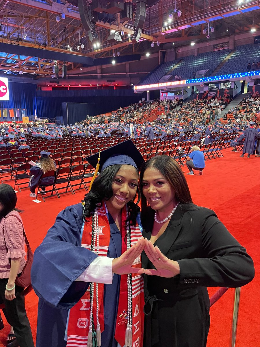 miwakostory's tweet photo. Happy 2nd Deltaversary to my Soror Daughter and her linesisters of D.S.I.N.D.E.L.I.B.L.E. ๐บ๐
Two years down and lifetime to go!
AOMLโค๏ธ
#Lambda #Spr22 #thedeuce #legacy https://t.co/DVEIJfzhXL