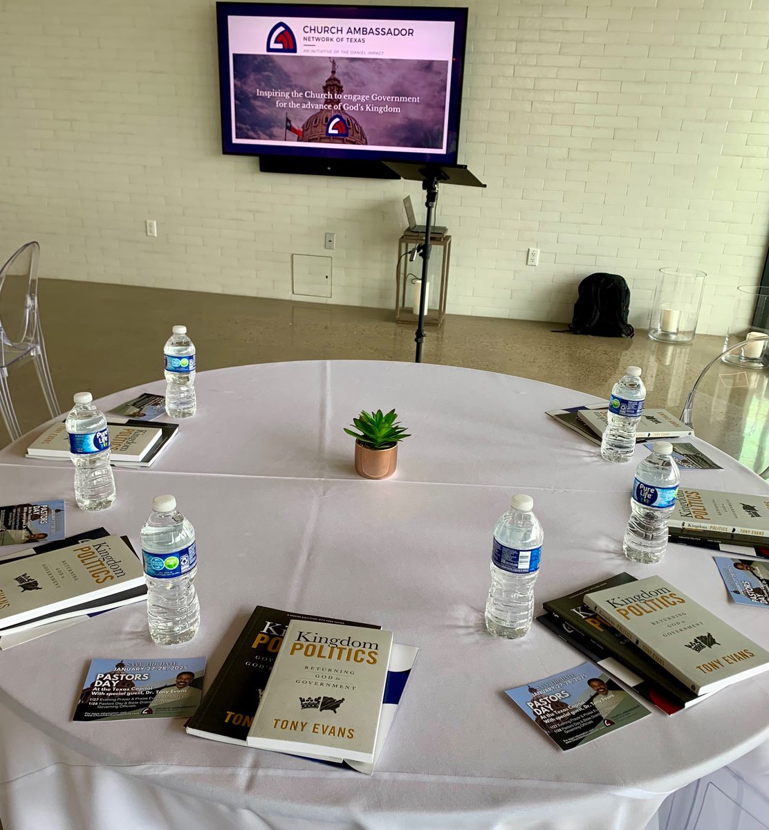 BE_1776's tweet photo. Excited about what God is doing in the DFW area. Thanks to @fedwardupton and @mhenslee for assembling a fun group of pastors to hear about the @TXAmbassadors today. #txcan #churchambassador https://t.co/t93k3PZGtW