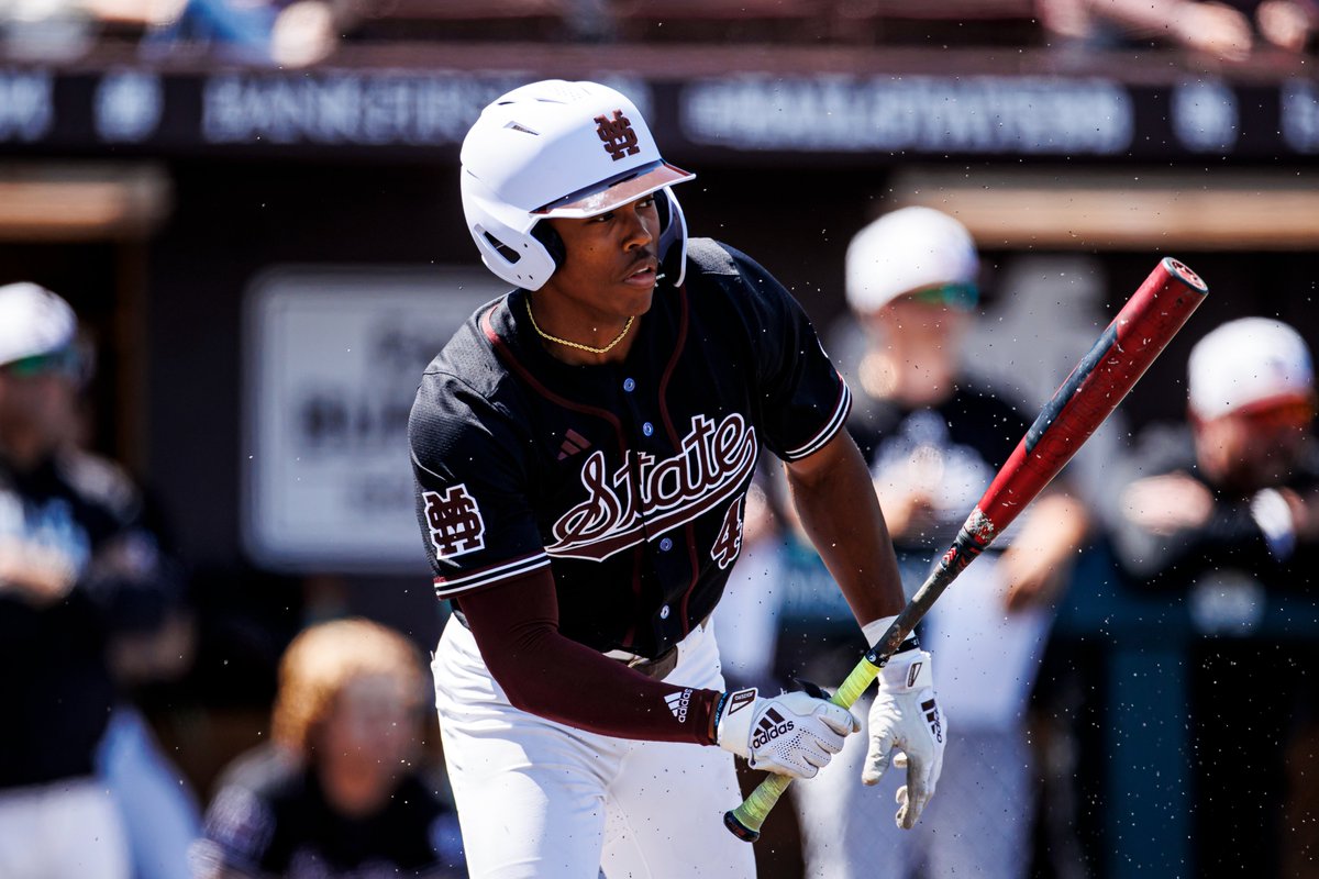 RBI double for Ethan Pulliam puts the Dawgs ahead 6-4 #HailState🐶