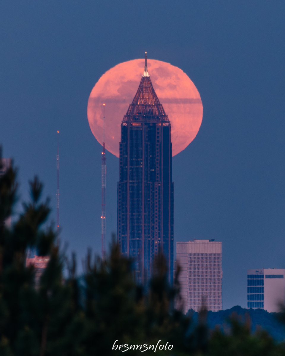 A #beautiful #pink #moonrise tonight in #Atlanta!