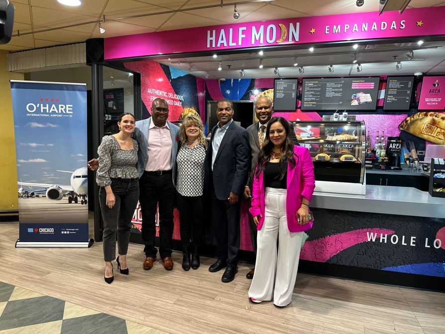 Bienvenido @HMEmpanadas! This authentic Argentine spot is now open offering handcrafted, sweet and savory #empanadas. Visit them for #breakfast, #lunch or #dinner in the Halsted Food Court near the Terminal 3 Rotunda. bit.ly/4d4CsUB