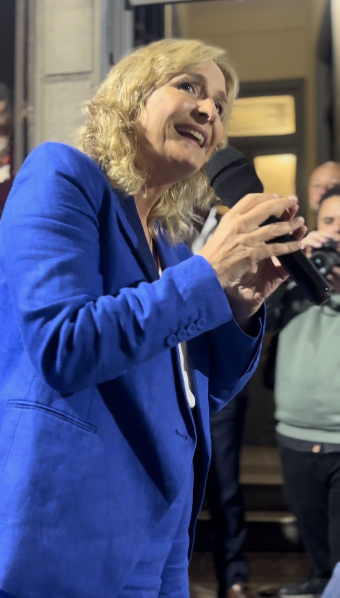DirDelpino's tweet photo. @lista71 sale a las calles!! 💪🏽Reinauguramos club en Reducto,           📍Av. Millán y Guadalupe y nos acompaño nuestra CANDIDATA @lauraraffo. #HagamosHistoria https://t.co/sCS7zPfMFZ