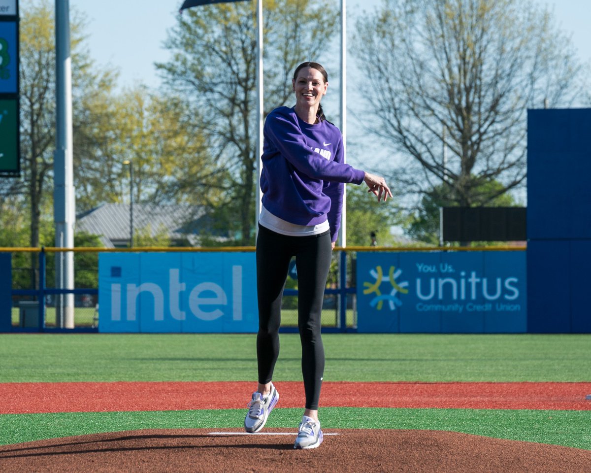 Thank you so much for throwing out our first pitches! 👏

@PortlandWXC_TF // @PortlandMSOC @PortlandMXC_TF // @PortlandWBB 

#gopilots