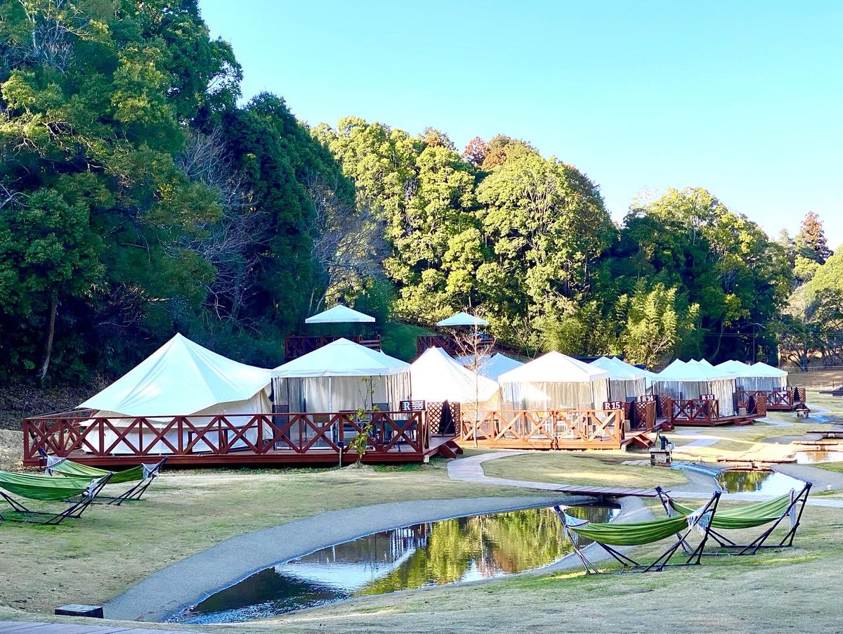 hiro_sas's tweet photo. 【農園リゾート THE FARM】
　
うららかな陽気の中
本格的グランピングに♪
　
森の中の静かなテントで
過ごすと非日常感も満載✨
　
テントサウナにも入り
身も心も癒される♪😊✨
　
#千葉県香取市
#農園リゾート
#ザファーム
#グランピング
#テントサウナ
#非日常のひと時✨ https://t.co/CWsOfuV4nn