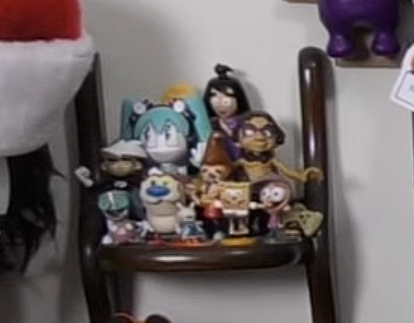 my favourite thing about the video is this detail in the BG of the toys corresponding with the lineup of the game he was talking about at the time 😭 theyre so cute