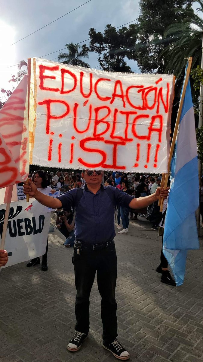 fhycsunju's tweet photo. ¡LA UNIVERSIDAD PÚBLICA SE DEFIENDE! Marchamos esta tarde en el #23A #MarchaFederalUniversitaria #jujuy #fhycs #unju https://t.co/uDN0aSbI93