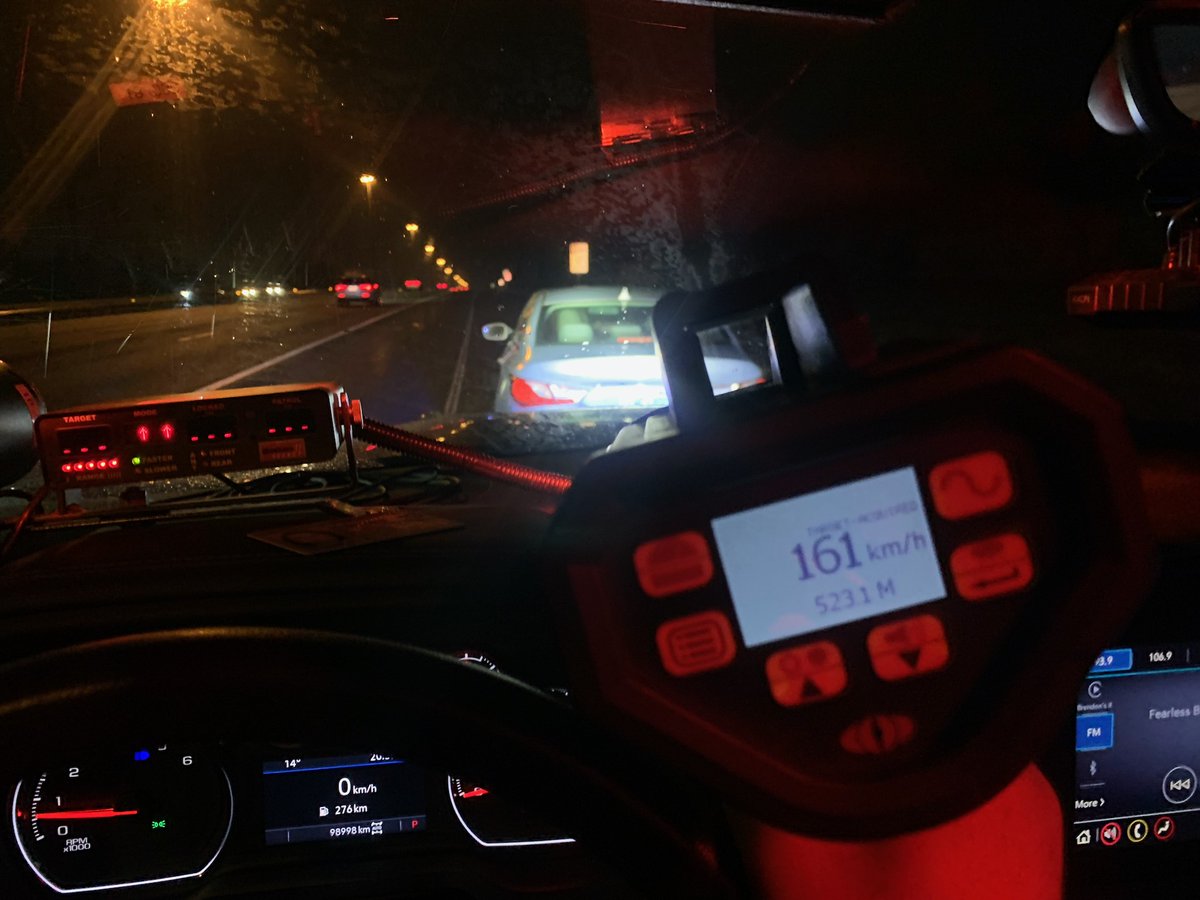 #OttawaOPP charged a G2 driver with #StuntRacing after they were caught driving 161km/h on #Hwy417. Current weather conditions make this speed even more dangerous! The driver received a roadside 30-day DL suspension and a 14-day vehicle impoundment! #DriveSafe ^mf