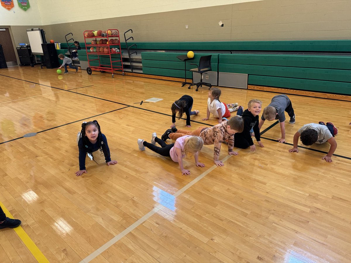 Our little knights are still on course with their pre-Olympics workouts! ⁦@IamCPS⁩ #cpsmoves #mtwashingtonschool