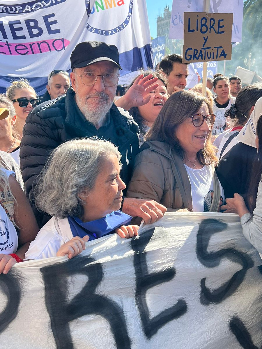 En la cabecera de la columna de las Madres, que me honraron invitándome a que las acompañara en esta extraordinaria jornada de masas como pocas veces se vieron en la historia de la democracia argentina. @JMilei toma nota;esto es apenas el comienzo, un módico preludio. ¡Ya verás!