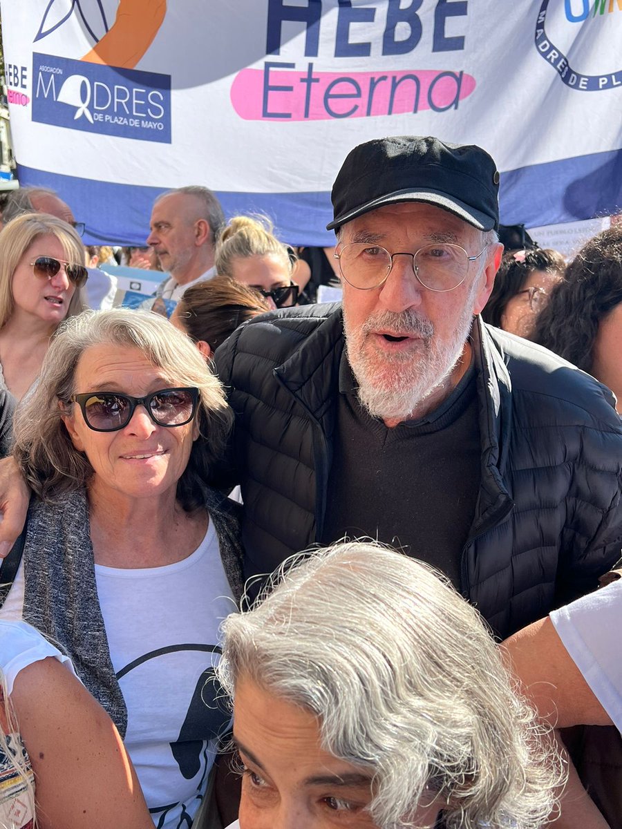 atilioboron's tweet photo. En la cabecera de la columna de las Madres, que me honraron invitándome a que las acompañara en esta extraordinaria jornada de masas como pocas veces se vieron  en la historia de la democracia argentina. @JMilei toma nota;esto es apenas el comienzo, un módico preludio. ¡Ya verás! https://t.co/zjmkLhDWLY